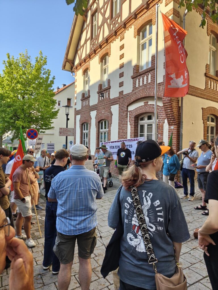 Grüne aus Salzkotten bei Anti-AfD-Demonstration in Büren